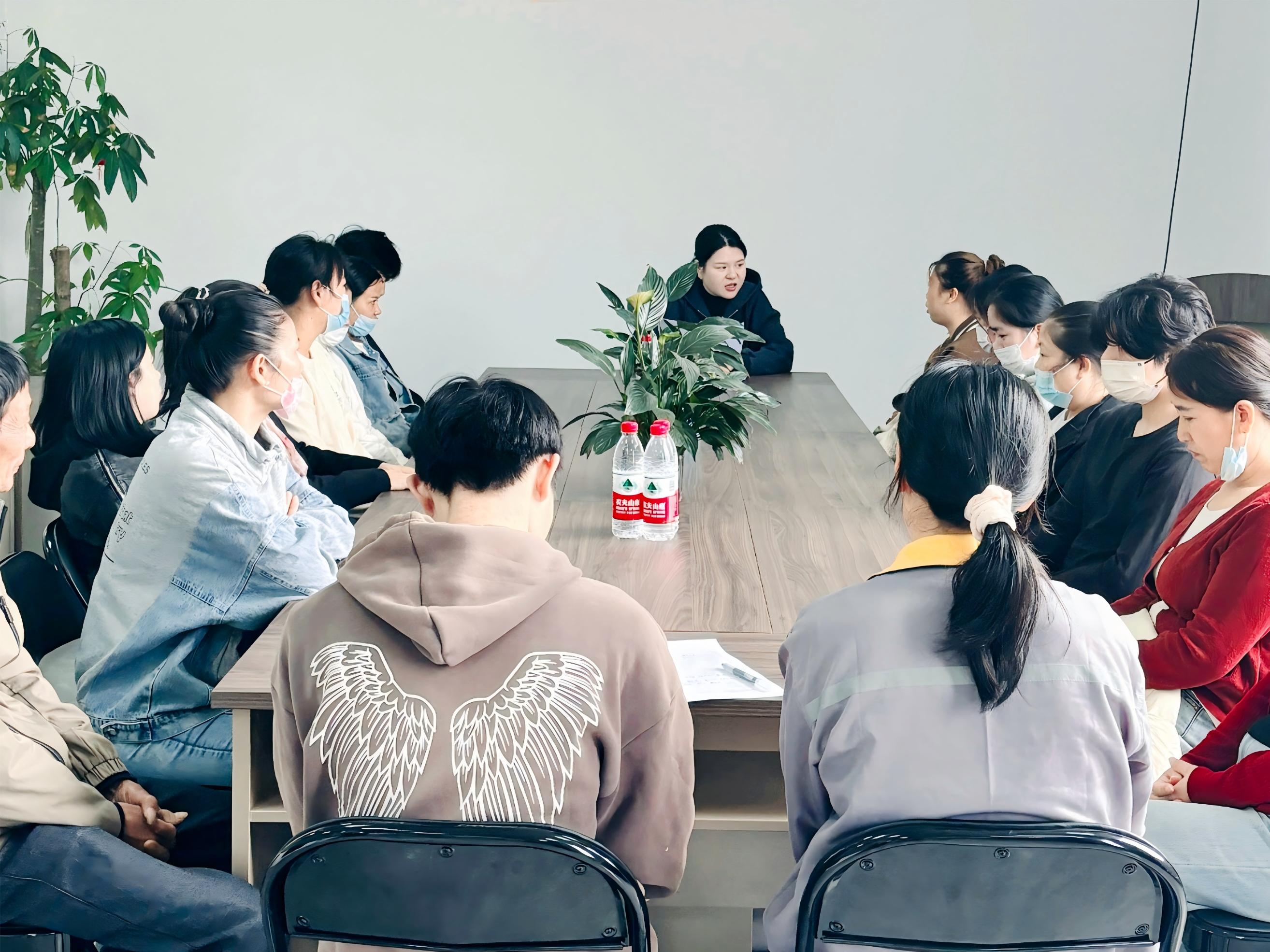 상하이 실크 광학 기술, 우수 직원 심포지엄에서 혁신과 대화 촉진