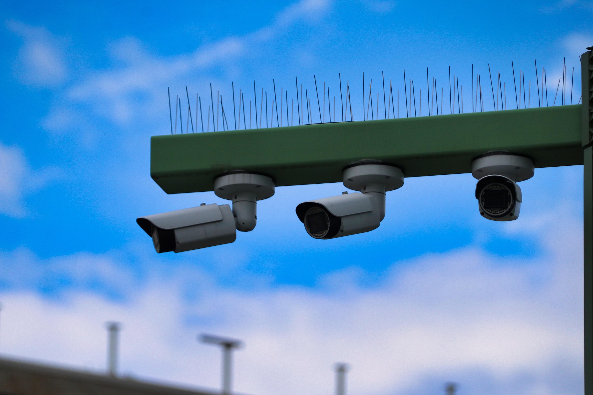 저조도 보안 렌즈 기술의 혁신: 블랙라이트 F1.0과 적외선 조명 비교