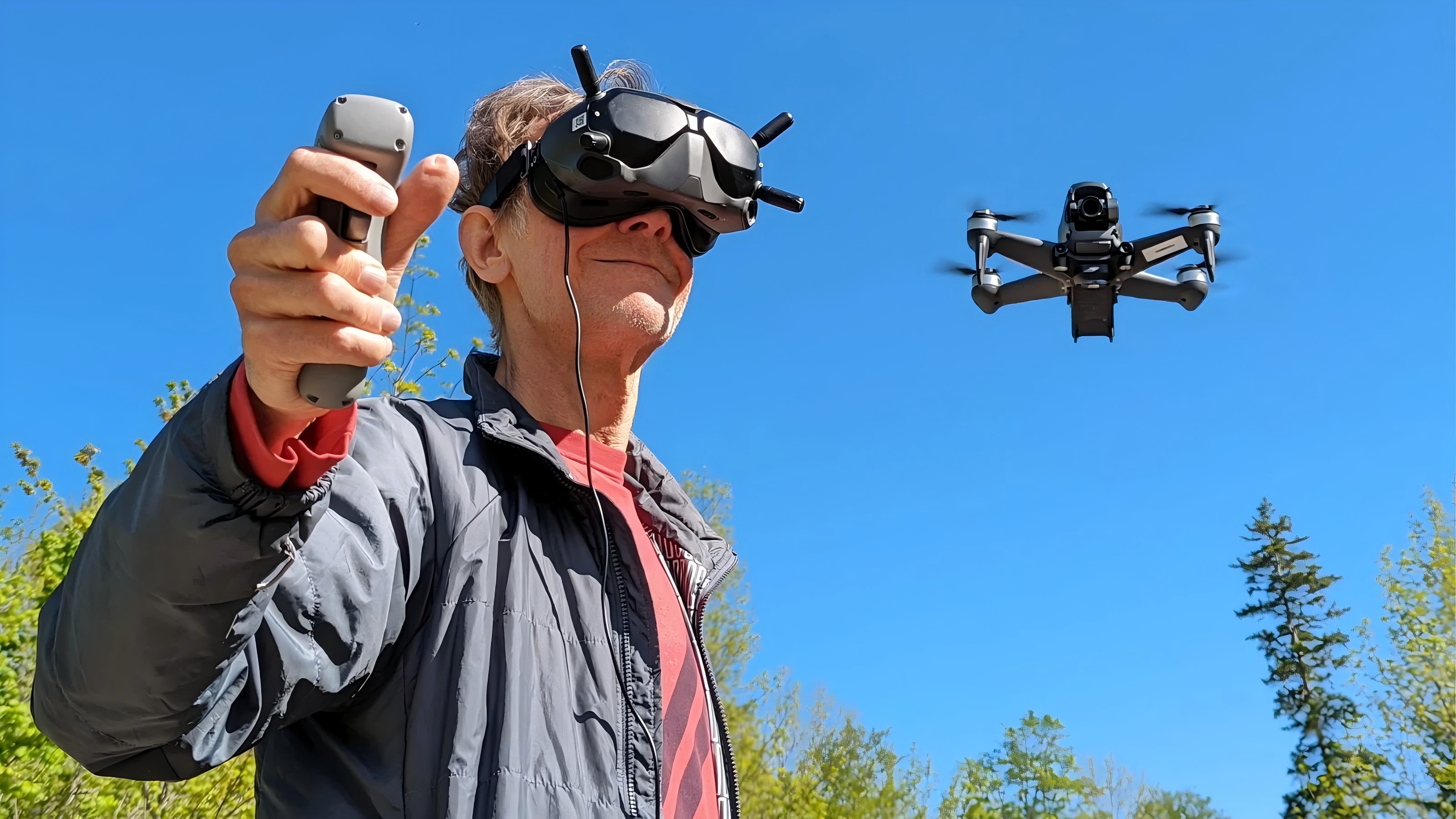 밀리초의 중요성: FPV 전문 광학 장치가 지연 시간을 최소화하고 고속 시각 효과를 향상하는 방법